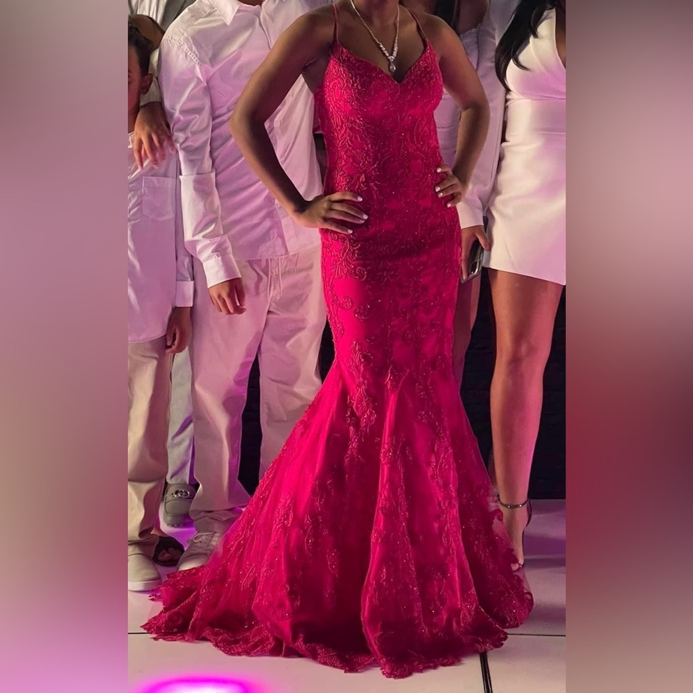 Beautiful (fuchsia) Gown size zero. Perfect for Prom or Sweet 16